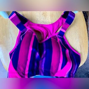 Very supportive Brooks sports bra 36D